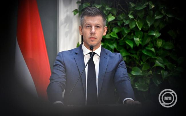 Magyar Péter: még Isztambulban is nevettek, hogy a Fidesz akar tüntetni a demokrácia mellett