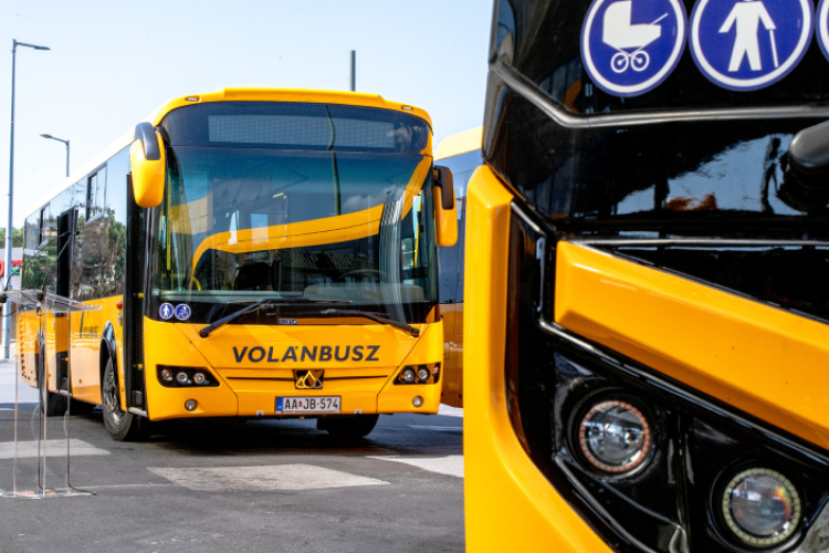 Volán: A buszvezetők több mint fele nem vette fel a munkát hétfőn