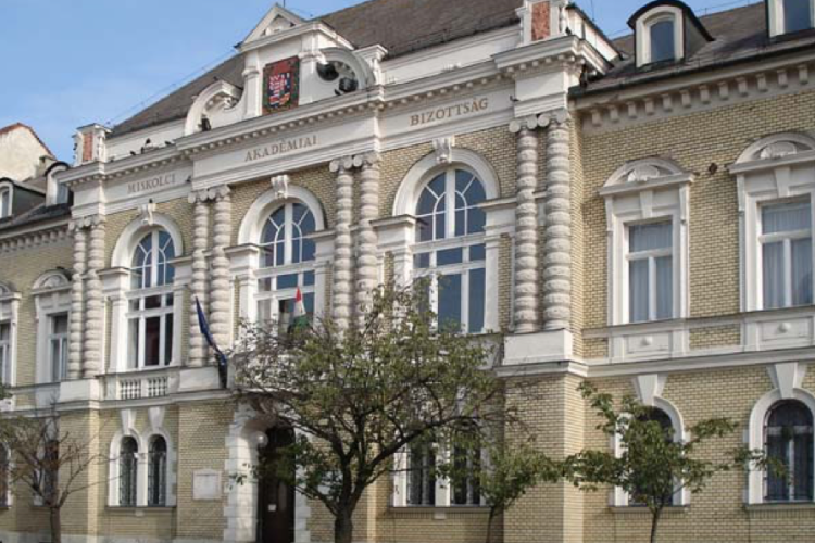 Szigetelik az Akadémia miskolci székházát