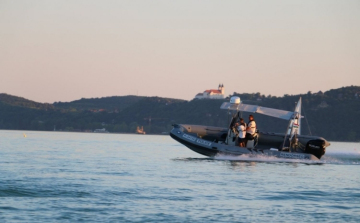 Horgászt kellett kimenteni a Balatonból