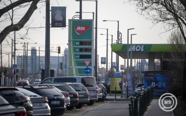 Uniós szóvivő: jelenleg nincs üzemanyaghiány az Európai Unióban