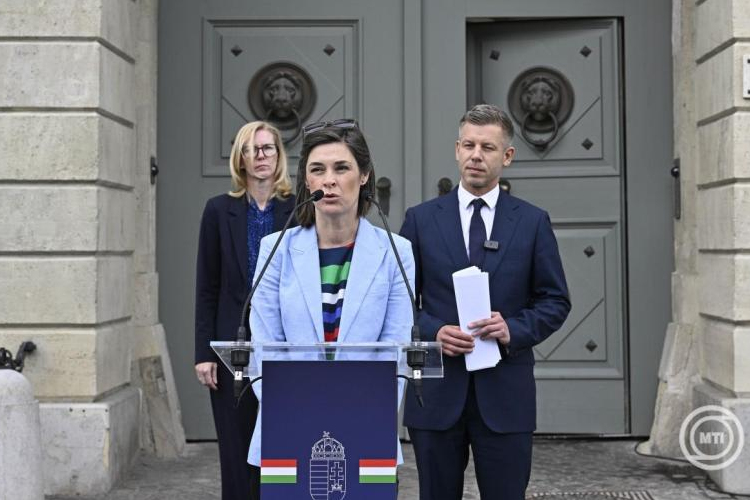 Magyar Péter: módosítjuk az alaptörvényt a köztársasági elnök leváltása érdekében